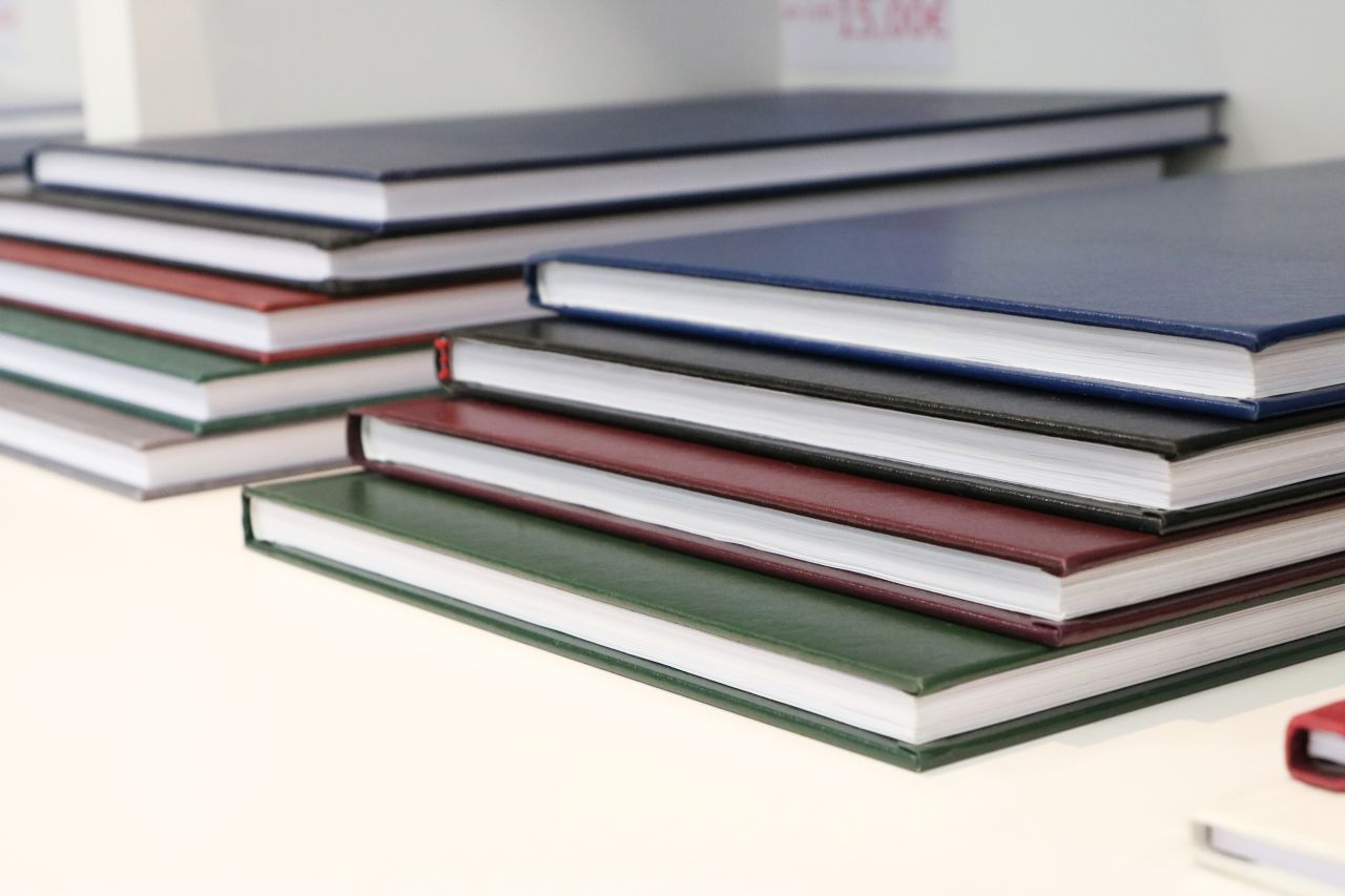 Abschlussarbeit Binden - Hardcover in mögliche Farben und Modelle 